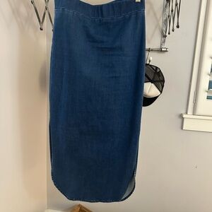 The cutest stretch denim skirt.